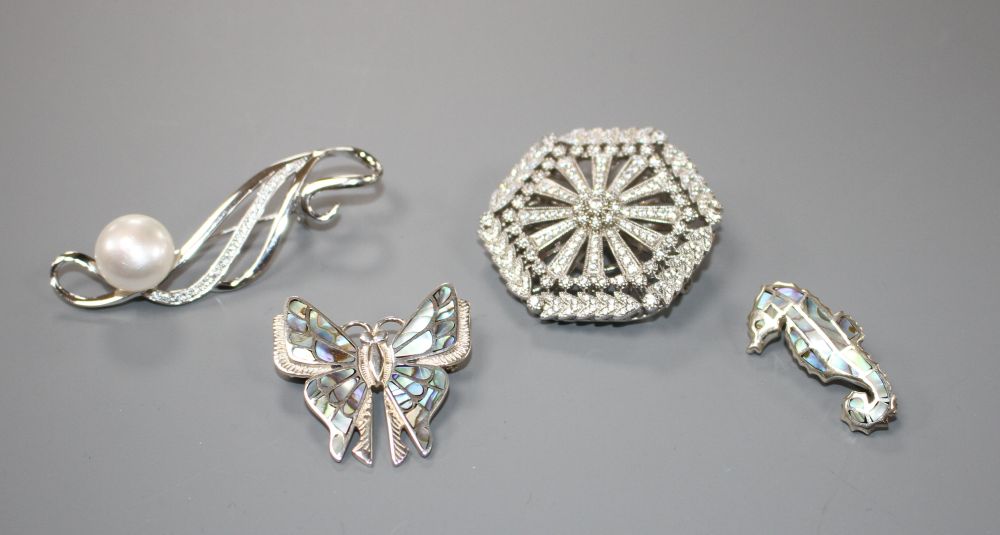 Four assorted modern 925 brooches, including paua shell butterfly and sea horse and a hexagonal brooch.